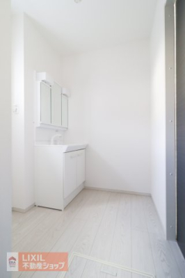  【脱衣所】現地完成写真。洗面脱衣所はゆったりとしたスペースで使いやすいです。