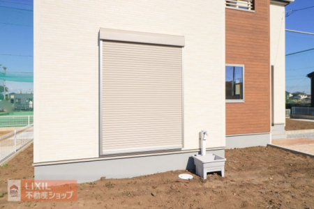  yhƐݔznʐ^BPKrOɂ͉J̋ɂ𗧂hƃVb^[Ă܂B