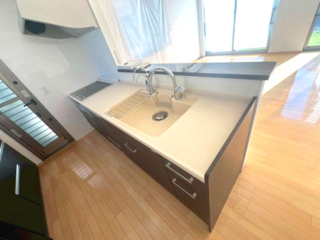 Lb` Ƒł̃R~jP[VƂΖʌ^VXeLb`łBɃVNƃR܂Ƃ߂VvȌ`łB