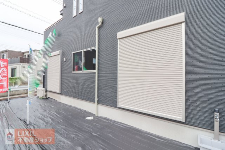  yhƐݔznʐ^BPKrOɂ͉J̋ɂ𗧂hƃVb^[Ă܂B