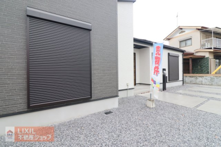  yhƐݔznʐ^BPKrOɂ͉J̋ɂ𗧂hƃVb^[Ă܂B