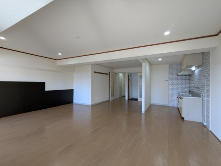 rO 23.5̍LXƂJIȃrOłI