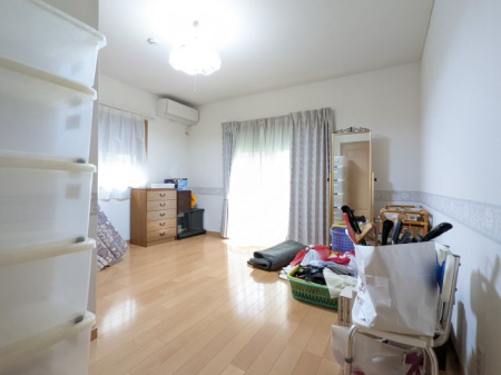 �Q�� �����E�쑤�ɑ����������܂��B�N���[�[�b�g�����[�̓o�b�`���I