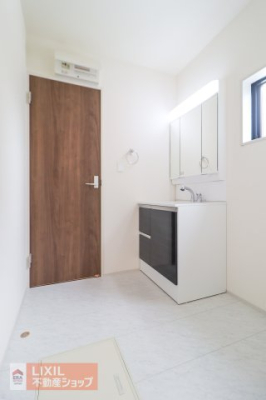  �y�E�ߏ��z���n�����ʐ^�B���ʒE�ߏ��͂������Ƃ����X�y�[�X�Ŏg���₷���ł��B