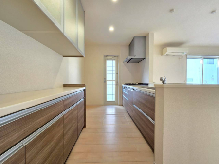 �L�b�`�� �y�L�b�`���z���ꊴ�̂���ؖڒ����������V�X�e���L�b�`���B���t���̃J�b�v�{�[�h���A�@�\�����ӂ�邨�����ȃL�b�`�����C�t�������܂��B