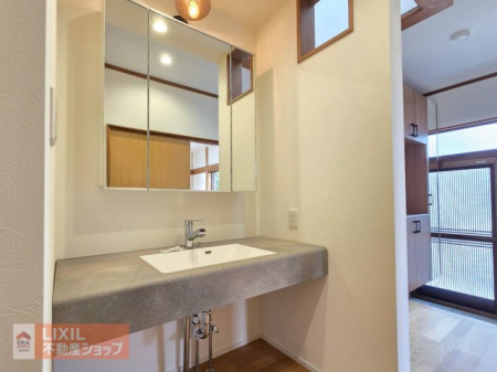 ���̑� ���։��ɐ��ʑ䂪����̂ŊO���炷���Ɏ肪�􂦂܂��B