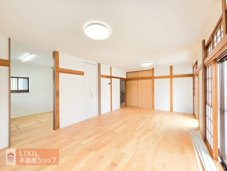 ���r���O LDK�̓L�b�`���X�y�[�X�ƃ��r���O�̊ԂɃx�r�[�Q�[�g�����ĉ΂̌��΍���ł��܂��ˁB