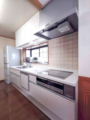 �L�b�`�� �g���₷���V�X�e���L�b�`���@�W�N�O�Ƀ��t�H�[�����Ă���܂��B �H���t���ŕ֗��A���Z�A�C�e���Ƃ��Ă������ł��傤���B