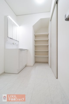  �y�E�ߏ��z���n�����ʐ^�B���ʒE�ߏ��͂������Ƃ����X�y�[�X�Ŏg���₷���ł��B