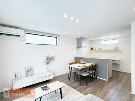  �y�_�C�j���O�z���n�����ʐ^�B�Ƒ��ł��낰��_�C�j���O�ł��B