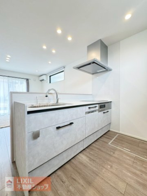 �L�b�`�� �y�L�b�`���z��ƃX�y�[�X�ƃV���N���L�X�X�y�[�X�B�x���ɒU�ߗl�₨�q�l�ƈꏏ�ɒk�΂��Ȃ��炨�������L�X�L�b�`���̊y���݂̂ЂƂB 