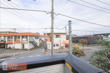 ���̑� �y��������̒��]�z���n�����ʐ^�B�o���R�j�[����̌i�F�B�\���ȊԊu���m�ۂ���Ă���܂��B