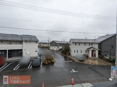 ���̑� �y��������̒��]�z���n�����ʐ^�B�o���R�j�[����̌i�F�B�\���ȊԊu���m�ۂ���Ă���܂��B