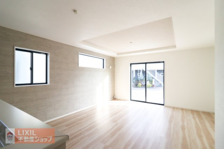 ���r���O �y���r���O�z���n�����ʐ^�B���邢�������̓��郊�r���O�͉Ƒ��c���̏ꏊ�ɂ͍œK�ł��B