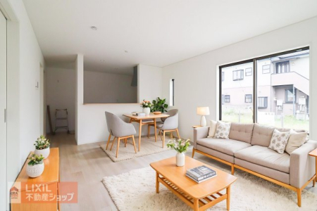  �{�摜��CG�ō쐬���Ă���A���ۂɌ��n�ɉƋ�͒u����Ă���܂���B�܂��A���i�ɉƋ�͊܂܂�Ă���܂���B