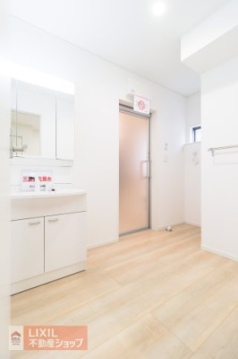  �y�E�ߏ��z���n�����ʐ^�B���ʒE�ߏ��͂������Ƃ����X�y�[�X�Ŏg���₷���ł��B