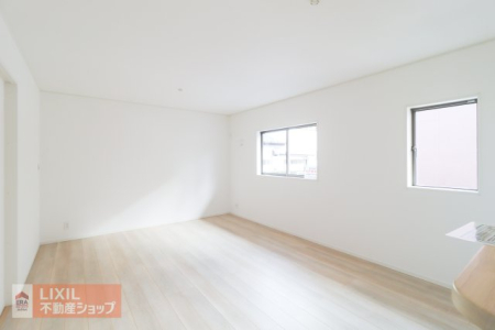 ���r���O �y���r���O�z�L�X�Ƃ������r���O�͑����炽������̌���������Ă���܂��B�Ƒ����W�܂��Ԃł����疾�邳�ƁA�g�����͑�؂ł��B�L��������܂��̂ŉƋ�̔z�u�����₷���ł��ˁB