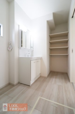  �y�E�ߏ��z���n�����ʐ^�B���ʒE�ߏ��͂������Ƃ����X�y�[�X�Ŏg���₷���ł��B