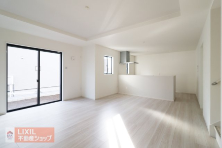 ���r���O �y���r���O�z���n�����ʐ^�B���邢�������̓��郊�r���O�͉Ƒ��c���̏ꏊ�ɂ͍œK�ł��B