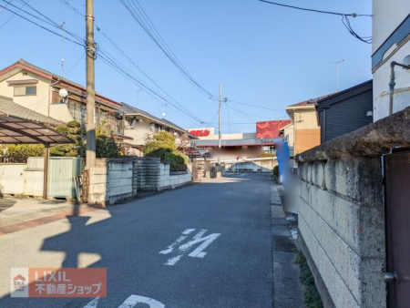 ���̑� �O�ʓ��H��6������̂ŁA�Ԃ̏o��������Ȃ���