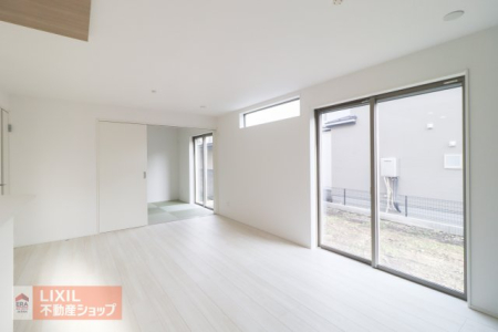 ���r���O �y���r���O�z�I�[�v���L�b�`���̊J�������郊�r���O���[���B�����S�̂����n����L�b�`���ł��q�l�̗l�q�����Ȃ����b���y���߂܂��B 