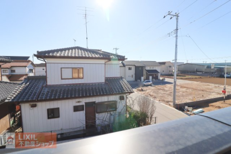 ���̑� �y��������̒��]�z���n�����ʐ^�B�o���R�j�[����̌i�F�B�\���ȊԊu���m�ۂ���Ă���܂��B