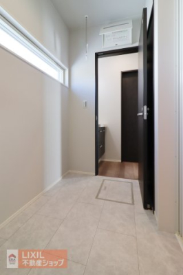  �y�E�ߏ��z���n�����ʐ^�B���ʒE�ߏ��͂������Ƃ����X�y�[�X�Ŏg���₷���ł��B