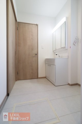  �y�E�ߏ��z���n�����ʐ^�B���ʒE�ߏ��͂������Ƃ����X�y�[�X�Ŏg���₷���ł��B