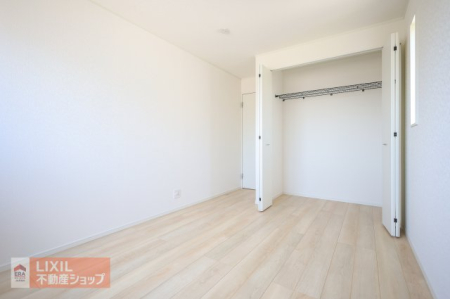 ���[ �y���[�z���n�����ʐ^�B����������[�����Ă���܂��I�n���K�[�p�C�v�ɂ�����ꂽ�ߗނ���ڂŊm�F���邱�Ƃ��ł���̂ŁA�T���Ă�����̂������₷���A�K�v�Ȃ��̂������Ɏ��o�����Ƃ��ł��܂��B