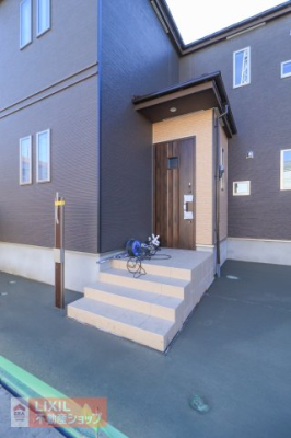  ���ʂȏ��肪�Ȃ����փh�A�Ƒ��݂̂ł܂Ƃ߂��Ĉ�ۓI�ȃf�U�C�����ڂ������܂��B