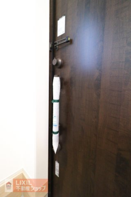  ���փh�A���d���b�N�ɂ��邱�ƂŁA�D�_��󂫑��Ɍ��փh�A����Ƃ̒��ɐN������邱�Ƃ�h�����ƂɂȂ���܂��B