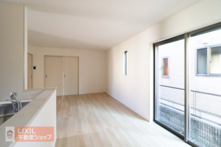 ���r���O �傫�ȑ�����˂����ނ��������ȗz���ƃi�`�������Ȗؖڂ̏���C���e���A�����炩�ȕ��͋C�̃��r���O���[���ł��B