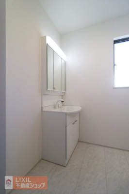 ���ʑ�E���ʏ� �傫���g������̗ǂ��O�ʋ��ł��B�O�ʋ��̗����͏����̎��[�ɕ֗��ȃL���r�l�b�g�d�l�ł��B