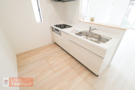 ���̑����� �Ƒ��ł̃R�~���j�P�[�V�������Ƃ��Ζʌ^�V�X�e���L�b�`���ł��B�����ɃV���N�ƃR�������܂Ƃ߂��V���v���Ȍ`�ł��B