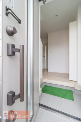  ���փh�A���d���b�N�ɂ��邱�ƂŁA�D�_��󂫑��Ɍ��փh�A����Ƃ̒��ɐN������邱�Ƃ�h�����ƂɂȂ���܂��B