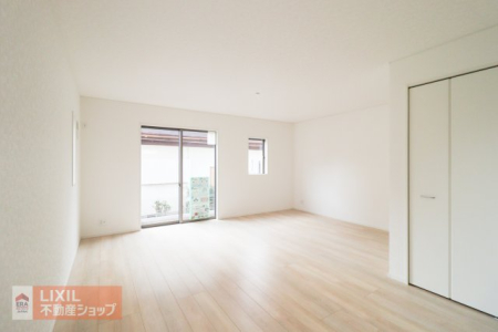 ���r���O �傫�ȑ�����˂����ނ��������ȗz���ƃi�`�������Ȗؖڂ̏���C���e���A�����炩�ȕ��͋C�̃��r���O���[���ł��B