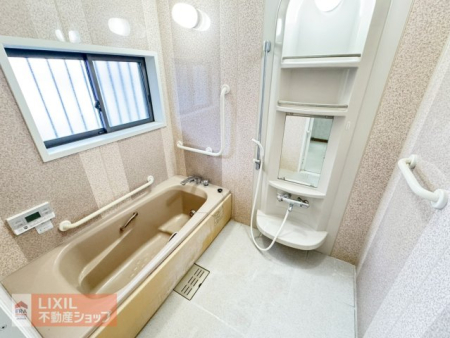 ���� ���t���̃o�X���[���́A�̌������薾�邭�C�����̗ǂ���Ԃł��B�������邱�ƂŁA���C�����ǍD�B�|�����X���[�Y�ɏo���܂��B 