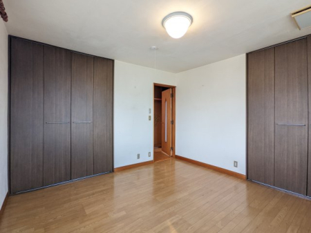 �q������ �������ڂ����R�Ɗ����A��e�ʃN���[�[�b�g�̂���q������