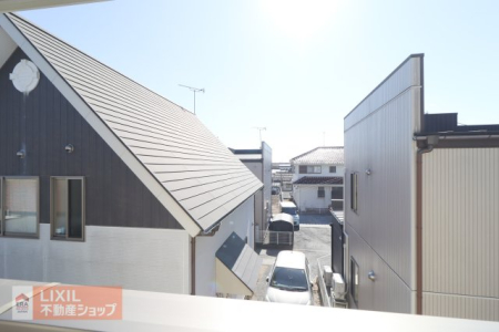 ���̑� �y��������̒��]�z���n�����ʐ^�B�o���R�j�[����̌i�F�B�\���ȊԊu���m�ۂ���Ă���܂��B