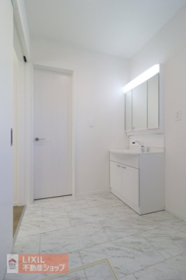  �y�E�ߏ��z���n�����ʐ^�B���ʒE�ߏ��͂������Ƃ����X�y�[�X�Ŏg���₷���ł��B