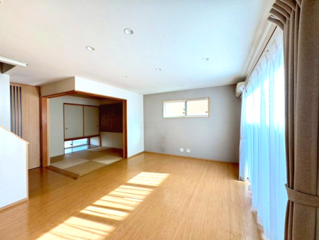 ���r���O -