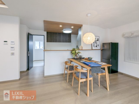  �y�_�C�j���O�z���n�����ʐ^�B�Ƒ��ł��낰��_�C�j���O�ł��B