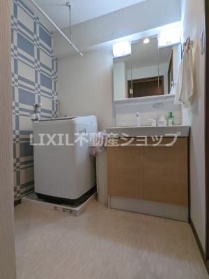  �E�ߎ��ɂ͖h�L�E�������\���̃G�R�J���b�g��ݒu�B