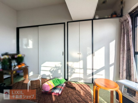 ���[ ���r���O�ɂ�3�ӏ��̎��[������A�W���������Ƃɕ����Ď��[���ł��܂���