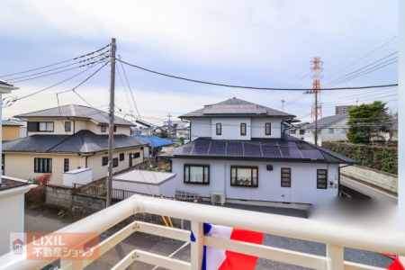 ���̑� �y��������̒��]�z���n�����ʐ^�B�o���R�j�[����̌i�F�B�\���ȊԊu���m�ۂ���Ă���܂��B