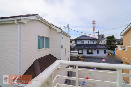 ���̑� �y��������̒��]�z���n�����ʐ^�B�o���R�j�[����̌i�F�B�\���ȊԊu���m�ۂ���Ă���܂��B