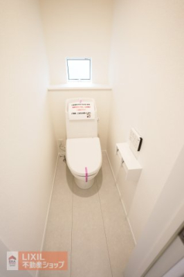 �g�C�� �y�g�C���z1�A2�K���ɃE�H�V�����b�g�t���̃g�C���X�y�[�X������܂��B������Ƃ��Ă���d����Ǝ��ŖZ�������Ɉ�l�ł������ꑧ����ꏊ�B 