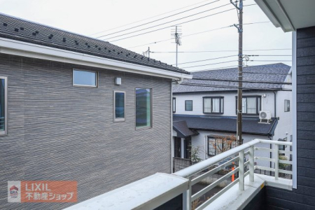 ���̑� �y��������̒��]�z���n�����ʐ^�B�o���R�j�[����̌i�F�B�\���ȊԊu���m�ۂ���Ă���܂��B