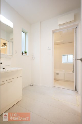  �y�E�ߏ��z���n�����ʐ^�B���ʒE�ߏ��͂������Ƃ����X�y�[�X�Ŏg���₷���ł��B