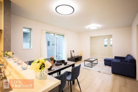 ���r���O �y���r���O�z�I�[�v���L�b�`���̊J�������郊�r���O���[���B�����S�̂����n����L�b�`���ł��q�l�̗l�q�����Ȃ����b���y���߂܂��B 